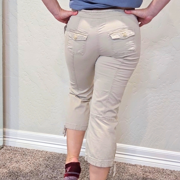 Tan capris - Picture 3 of 5